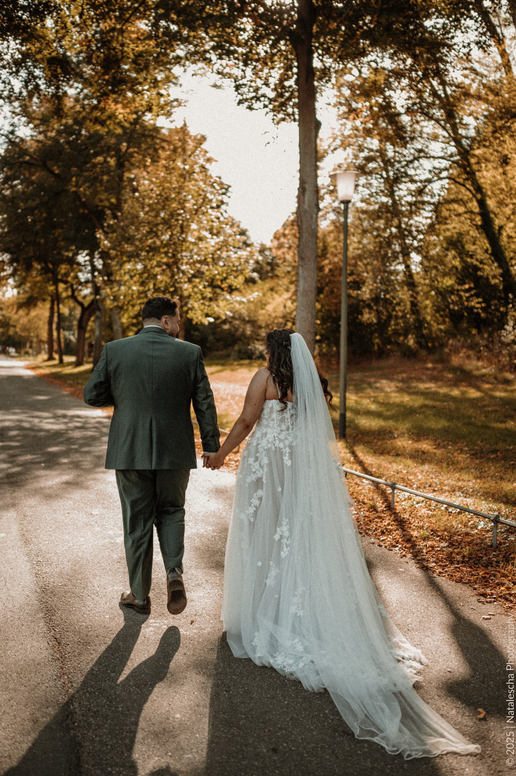 Brautpaar im Park, Weddings by Jess, Frankfurt und Rhein- Main