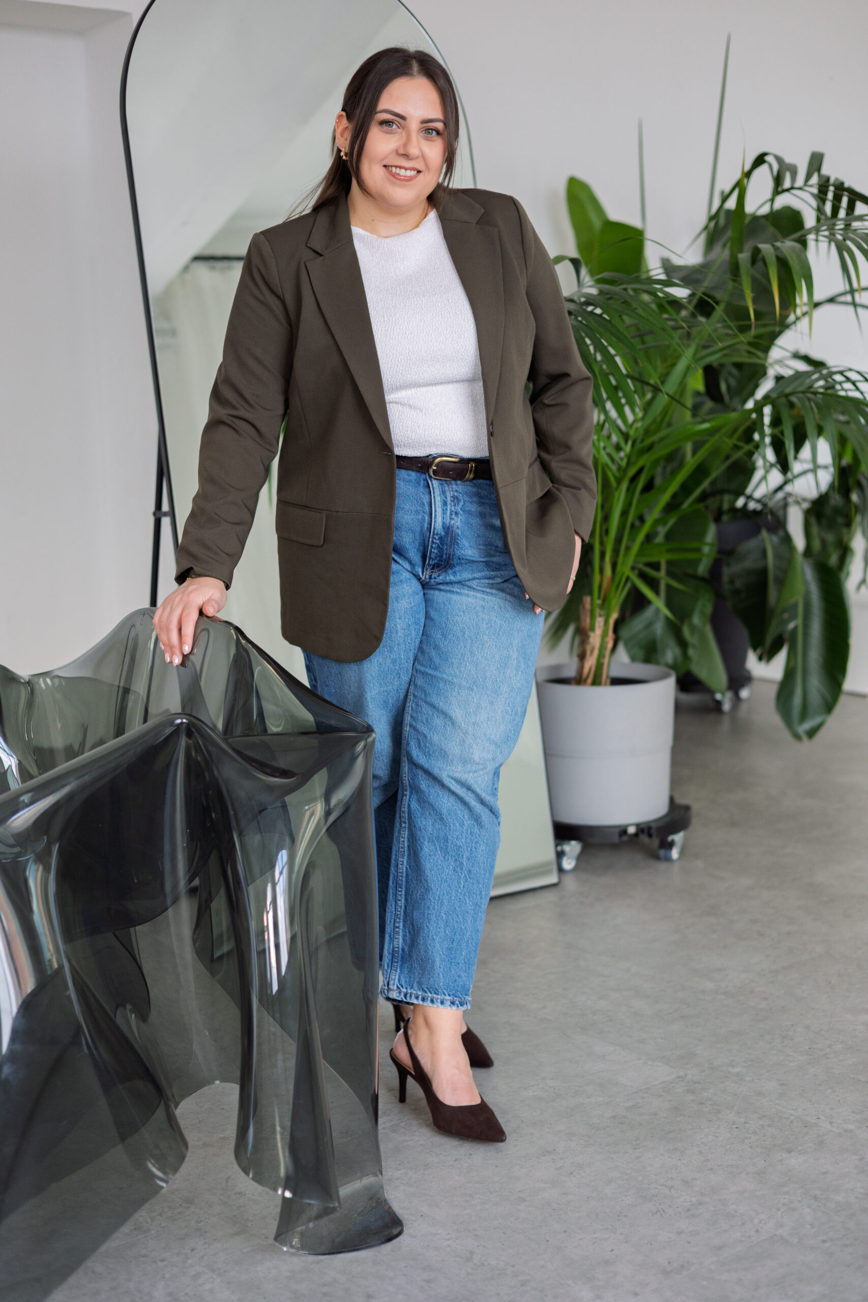 Jessica, mit grünem Blazer, Weddings by Jess, Hochzeitsplanung, Rhein-Main